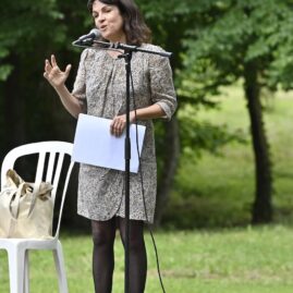 lecture de marielle mace de son dernier livre respire lors du festival litterature en jardin 2024