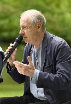 rencontre avec jean rolin au sujet de son roman les papillons du bagne lors du festival litterature en jardin 2024