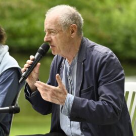 rencontre avec jean rolin au sujet de son roman les papillons du bagne lors du festival litterature en jardin 2024